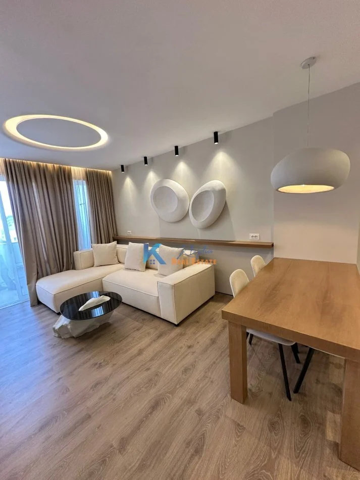 Tirane, jap me qera apartament 1+1+Ballkon Kati 6, 75 m² 500 € (Yzberish)