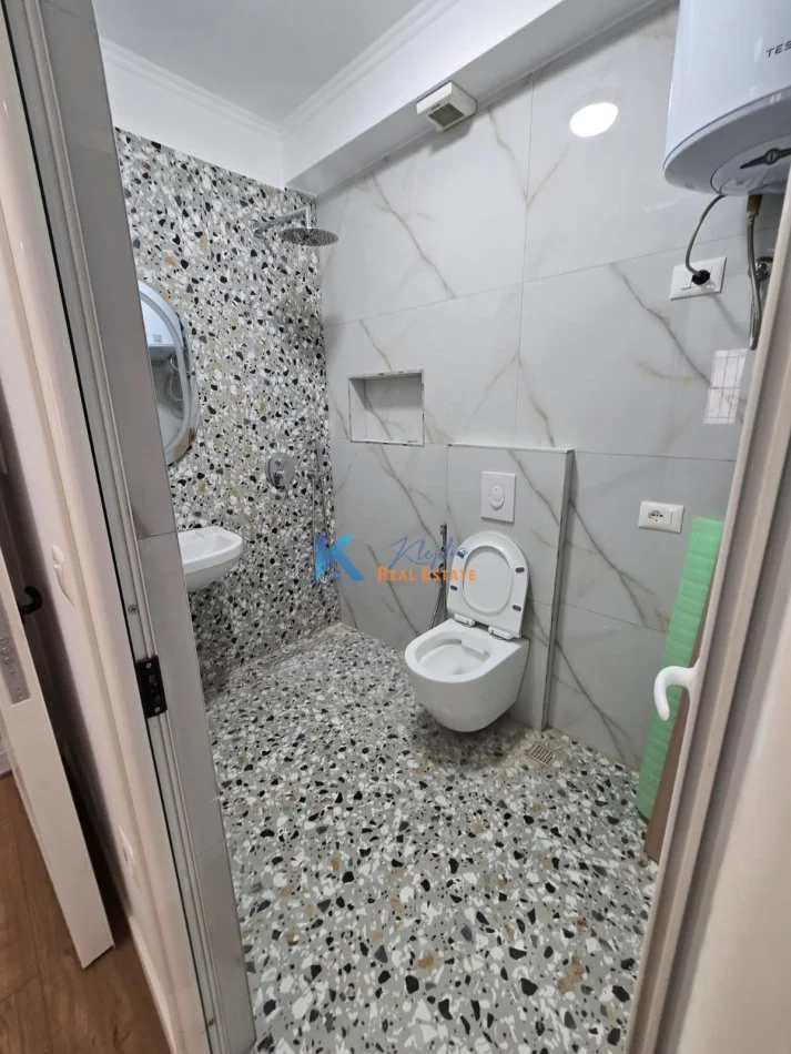 Tirane, shitet apartament 2+1+Ballkon Kati 2, 65 m² 120.000 € (Rruga Ferit Xhajko, pas Ish Restorant Durresi)