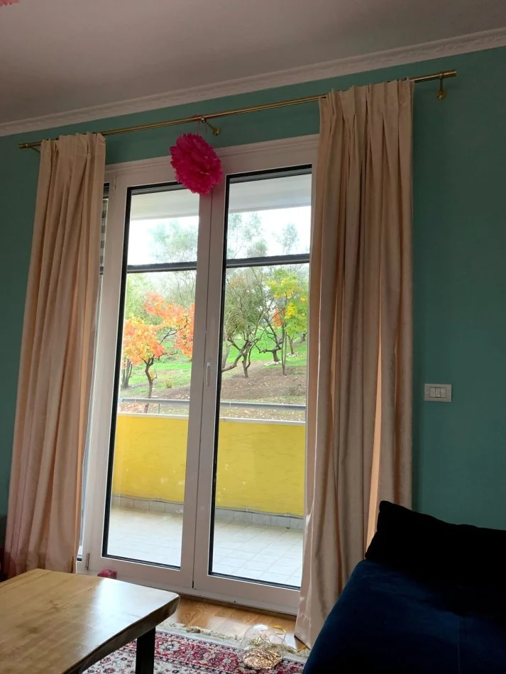 Tirane, jepet me qera apartament 2+1+Ballkon Kati 2, 100 m² 600 € (Liqeni, Rruga Peti)