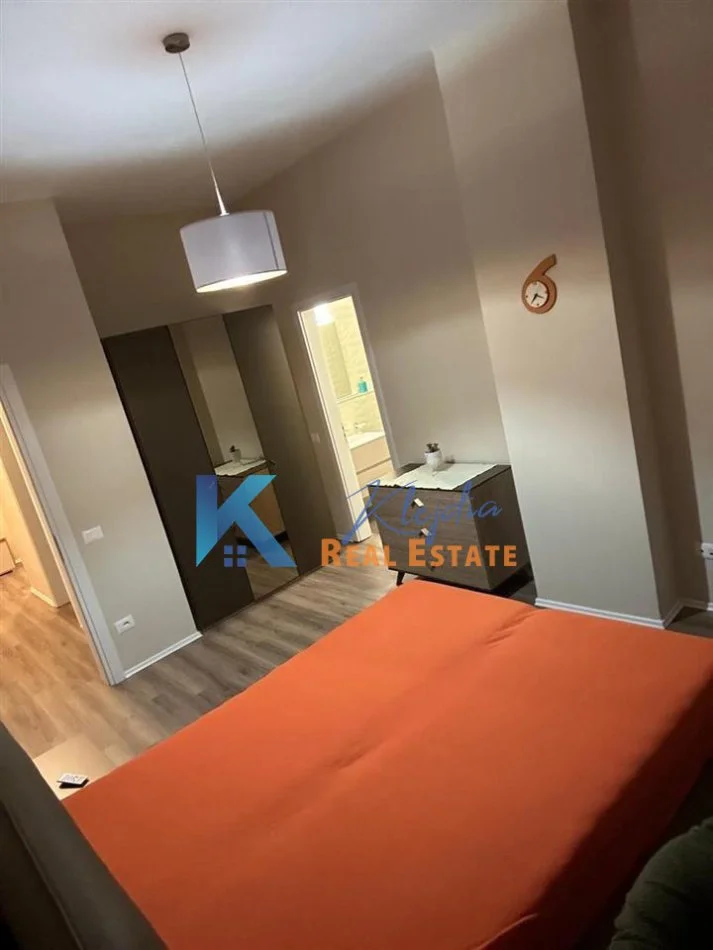 Tirane, jap me qera apartament 2+1+Ballkon Kati 8, 110 m² 70.000 leke (Pazari i Ri)