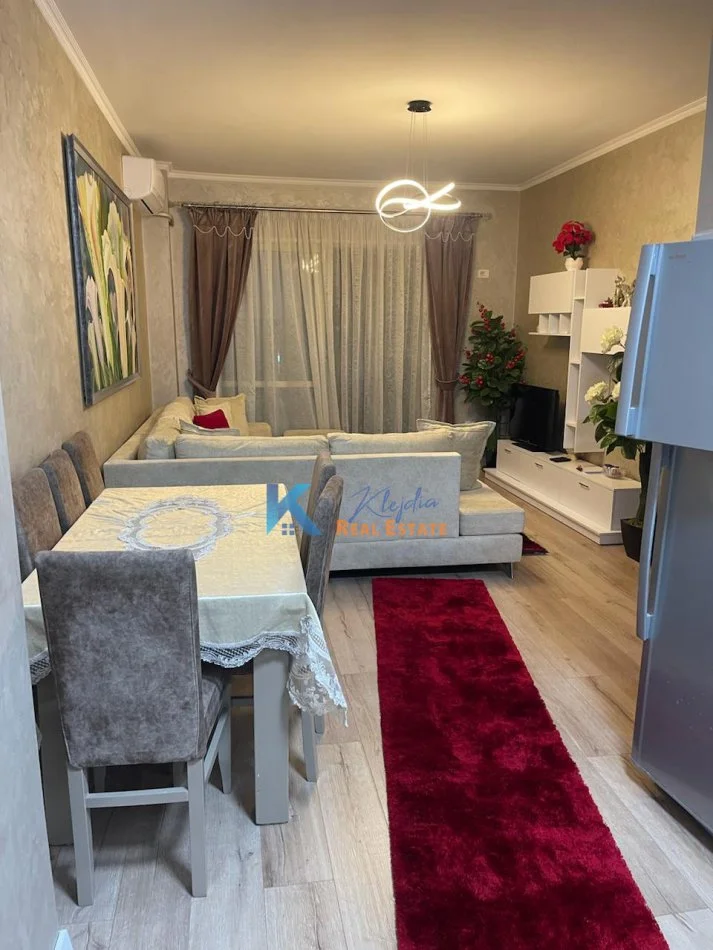 Tirane, jap me qera apartament 2+1+Ballkon Kati 2, 125 m² 1.000 € (Kopshti Zoologjik)
