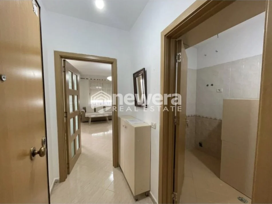 Tirane, shes apartament 2+1+Ballkon Kati 8, 125.000 € (loni ligori)