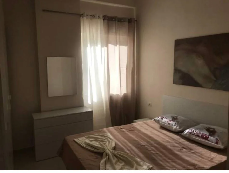 Tirane, jepet me qera apartament 1+1 Kati 1, 85 m² 350 € (Fresk, Rruga Muhamet Deliu)