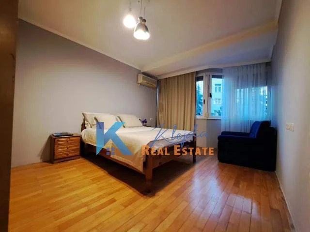 Tirane, jap me qera apartament 1+1 Kati 2, 67 m² 550 € (Qender)