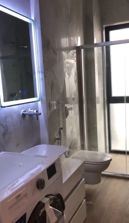 Tirane, jap me qera apartament 1+1+Ballkon Kati 9, 65 m² 550 € (Rruga e Dibres, Kompleksi Arlis)