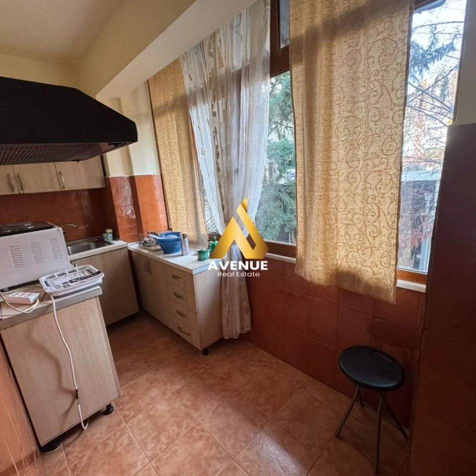 Tirane, jepet me qera apartament 1+1+Aneks+Ballkon Kati 2, (Rruga Irfan Tomini)