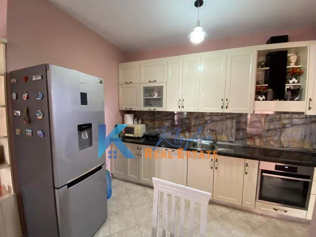 Tirane, jap me qera apartament 2+1+Ballkon Kati 6, 76 m² 600 € (Mine Peza)