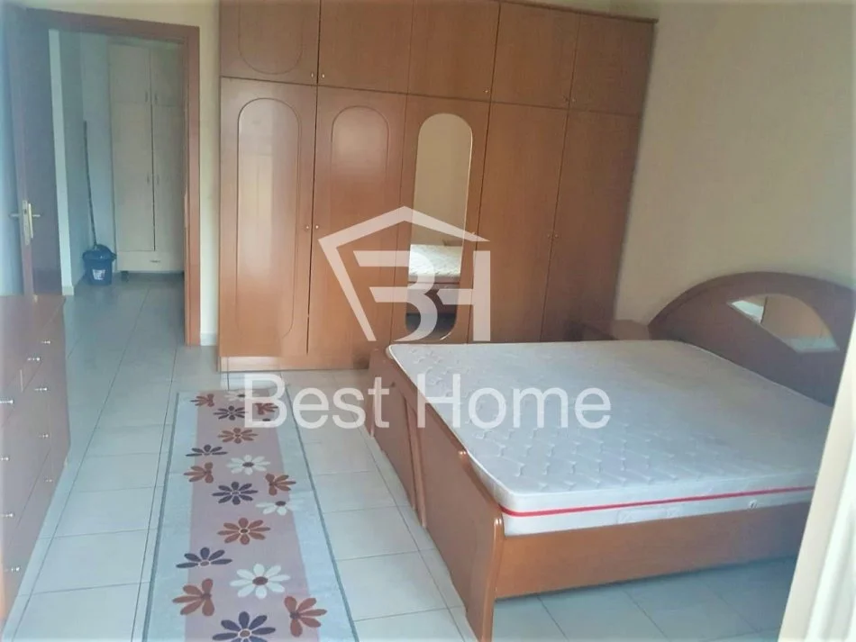 Tirane, jepet me qera apartament 1+1+Ballkon Kati 4, 75 m² 430 € (Don Bosko, prane Kishes Katolike)