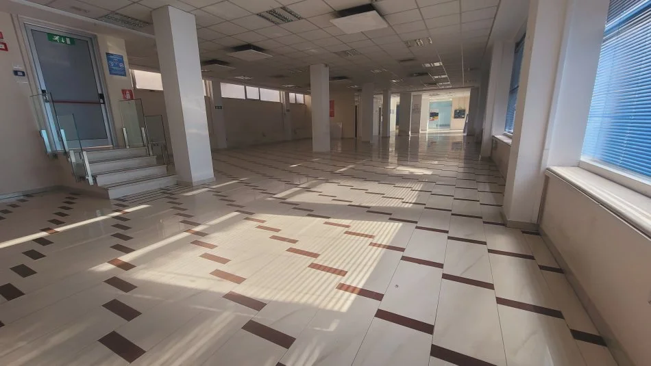 Durres, jepet me qera ambjent biznesi Kati 0, 470 m² 5.000 €