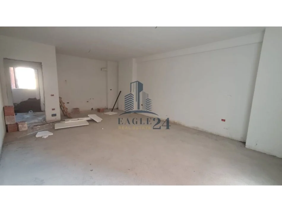 Tirane, shitet apartament 2+1 Kati 3, 110 m² 143.000 € (YZBERISHT)