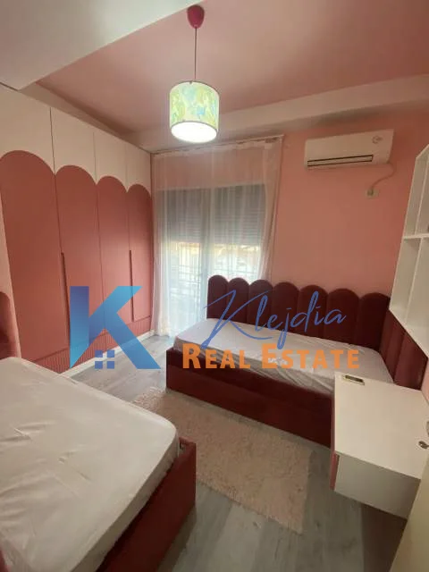 Tirane, jap me qera apartament 2+1+Ballkon Kati 3, 85 m² 750 € (Pazari i Ri)