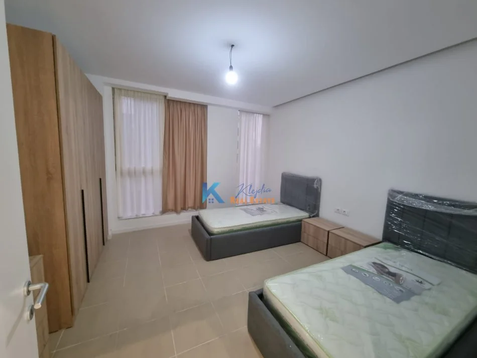 Tirane, jap me qera apartament 2+1+Ballkon Kati 2, 100 m² 650 € (Bulevardi i Ri)