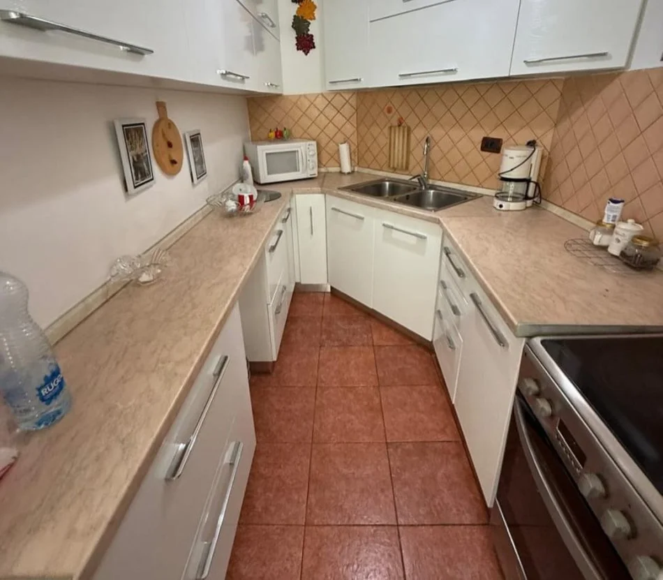 Tirane, jepet me qera apartament 2+1 Kati 8, 100 m² 600 € (KIKA 2 KOMUNE ,NUK BASHKEPUNOJME ME AGJENSI)