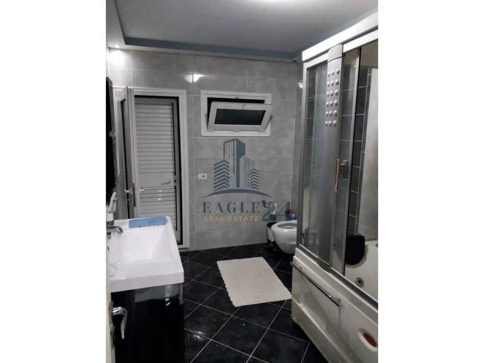 Tirane, shitet apartament 3+1 , 117 m² 165.000 € (ISH PARKU)