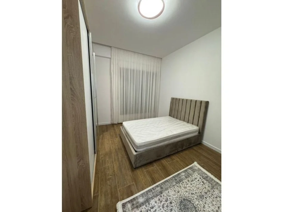Tirane, jepet me qera 2+1 Kati 2, 92 m² 600 € (Apartament Modern në Ish-Sheshin Shqiponja ne zonen e Laprakes)