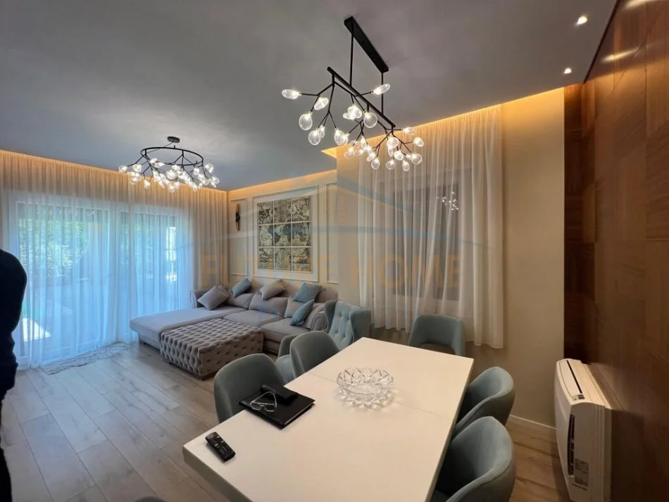 Gjiri Lalezit | Hamallaj, jepet me qera Vile 3+1+Aneks+Ballkon Kati 0, 500 m² 3.200 € (gjiri i lalezit)