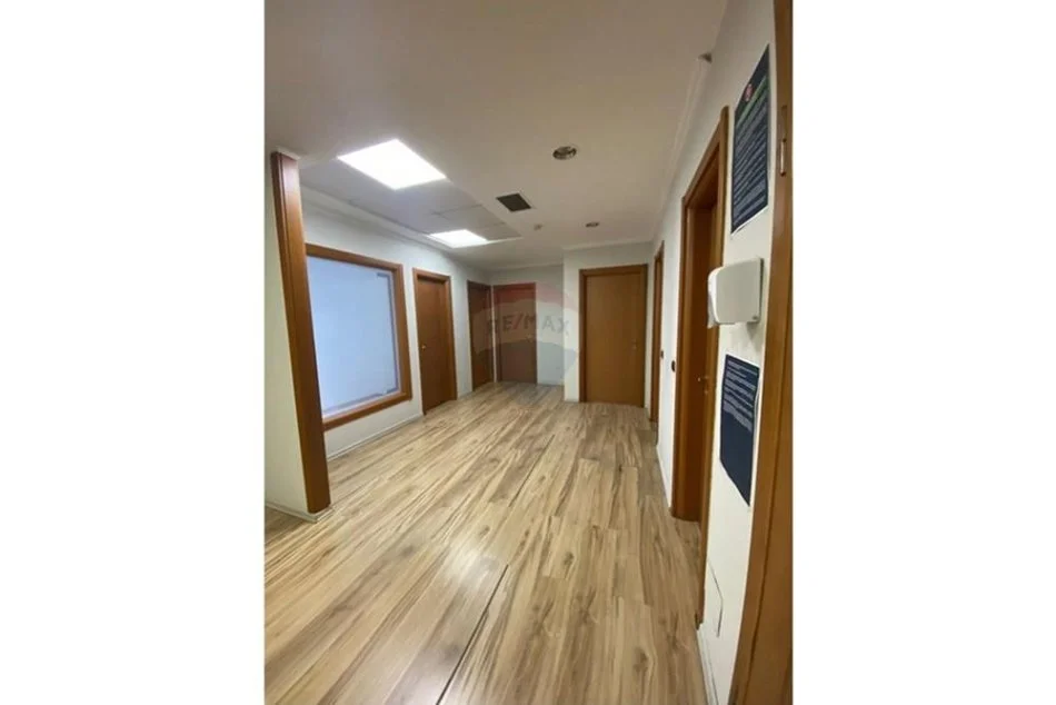 Tirane, shitet zyre Kati 0, 223 m² 780.500 € (Rruga Mustafa Matohiti)