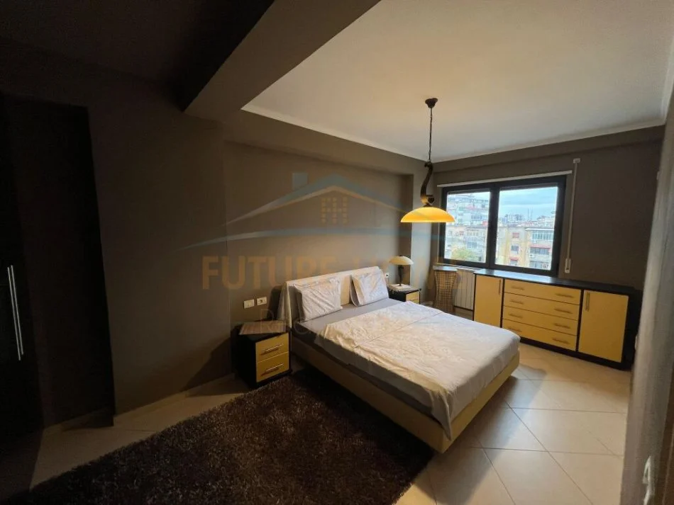 Tirane, jepet me qera apartament 2+1+Aneks+Ballkon Kati 4, 79 m² 600 € (tregu elektrik)