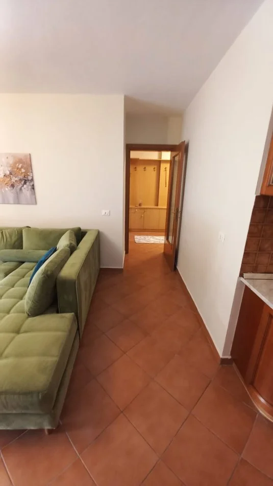 Tirane, jepet me qera apartament 1+1+Ballkon Kati 8, 76 m² (Rruga Perlat Rexhepi)