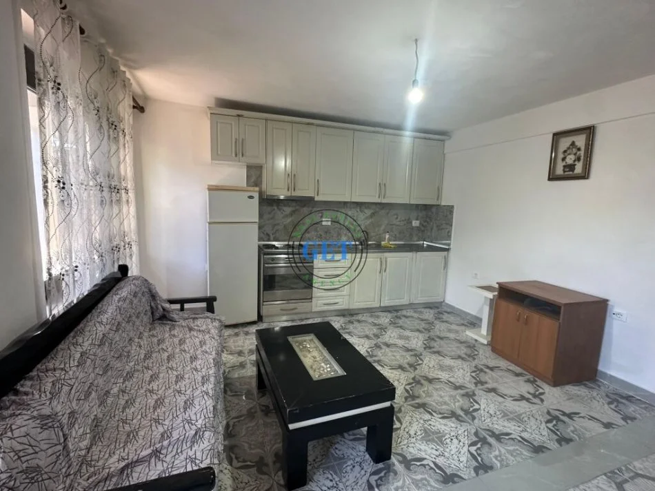 Durres, jepet me qera shtepi 2+1 , 80 m² 300 € (shkozet)