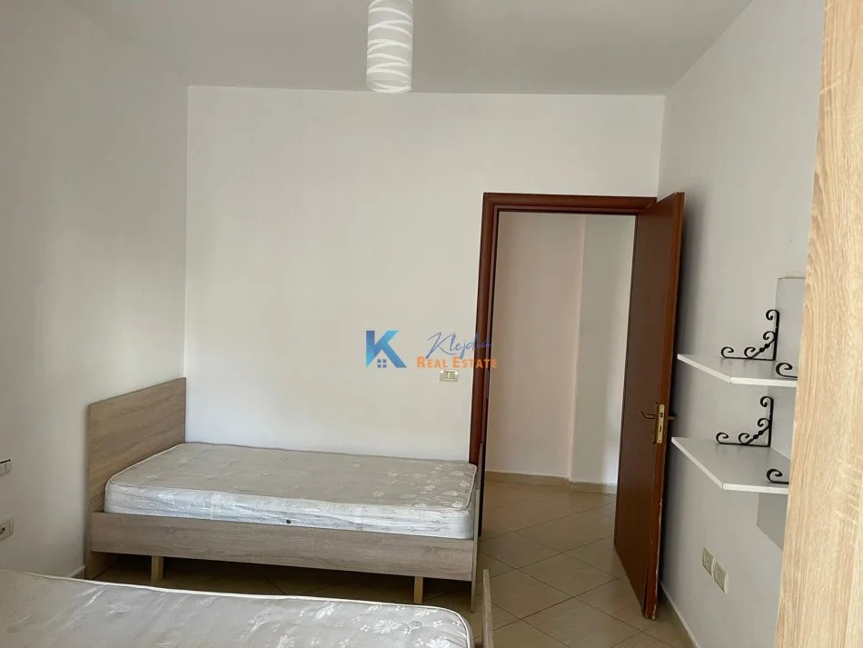 Tirane, jap me qera apartament 2+1+Ballkon Kati 2, 98 m² 500 € (Kodra e Diellit)