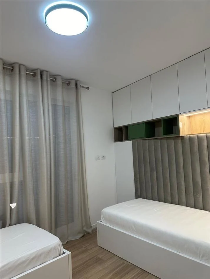 Tirane, jap me qera apartament 2+1+Ballkon Kati 1, 101 m² (kompleksi Marga, Rruga Jordan Misja)
