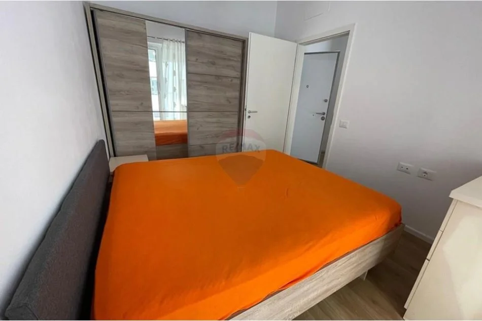 Tirane, jepet me qera apartament 1+1 Kati 5, 55 m² 400 € (Ali Dem)