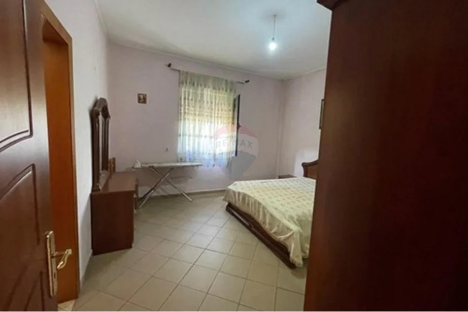 Tirane, jepet me qera apartament 2+1 Kati 2, 100 m² 350 € (Bulevardi Zhan Dark)