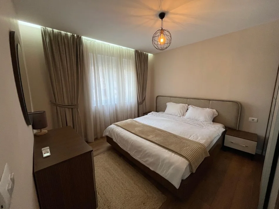 Tirane, jepet me qera apartament 1+1 Kati 2, 62 m² 650 € (Rr. Elbasanit)