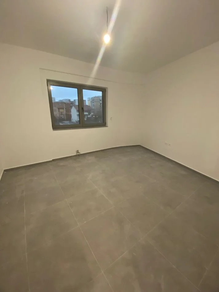 Tirane, jepet me qera apartament 1+1 Kati 1, 87 m² 450 € (Fusha e Aviacionit)