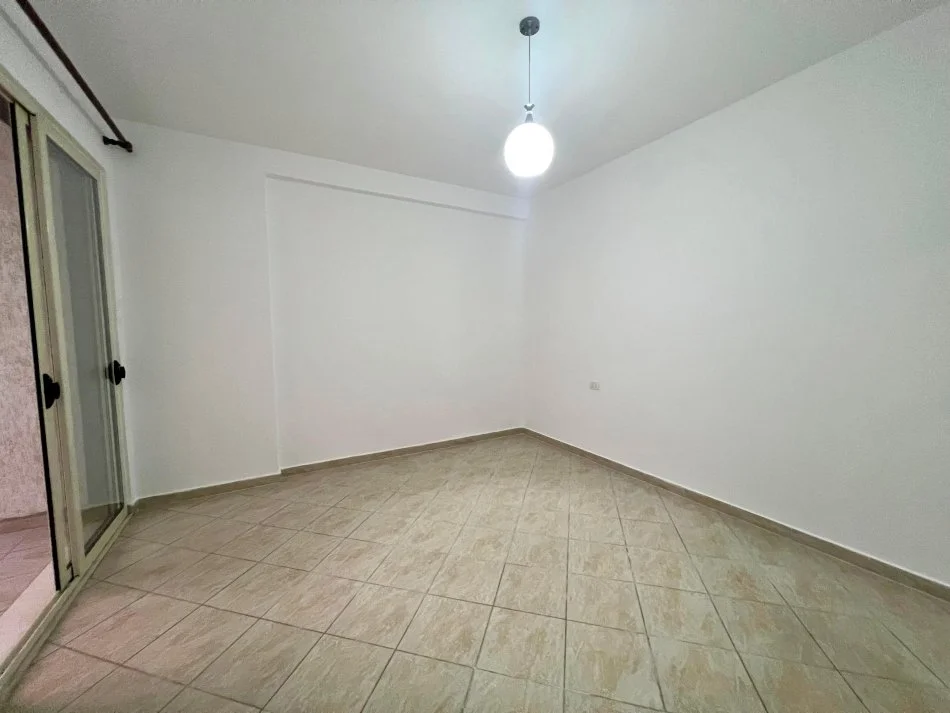 Tirane, jepet me qera apartament 2+1+Ballkon Kati 5, 116 m² 450 € (Astir)