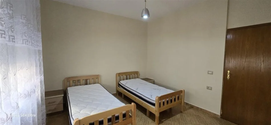 Tirane, jepet me qera apartament 2+1 Kati 5, 115 m²  (Rr. e Kosovareve)