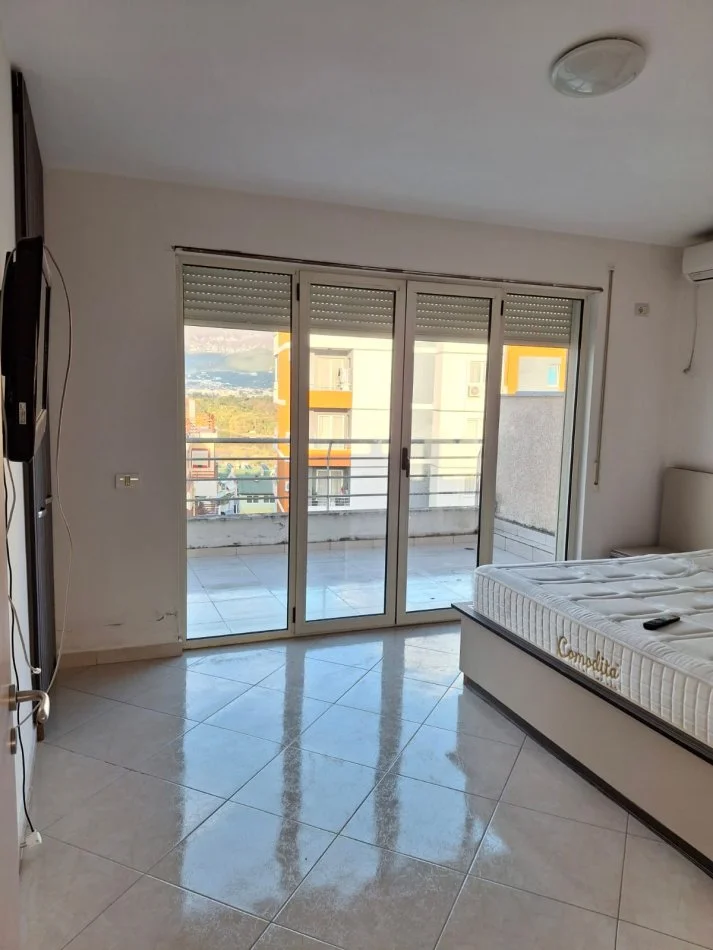 Tirane, shes apartament 2+1+Ballkon Kati 2, 123 m² 180.000 € (Liqeni i Thate)