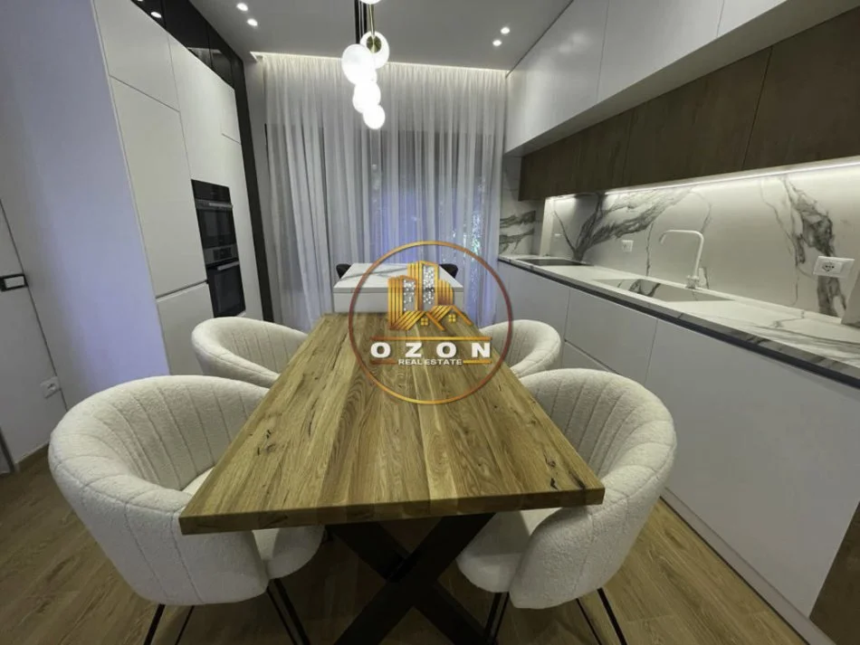 Tirane, jepet me qera Vile 3+1 Kati 3, 201 m² 3.000 € (teg)