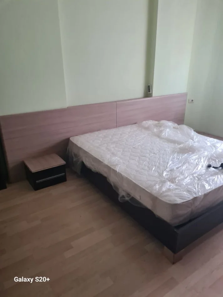 Tirane, jepet me qera Apartament 2+1+Ballkon, Kati 5 me Ashensor, 106 m² 700 € (Rruga Kosovareve, prane Hotel Dinasty)