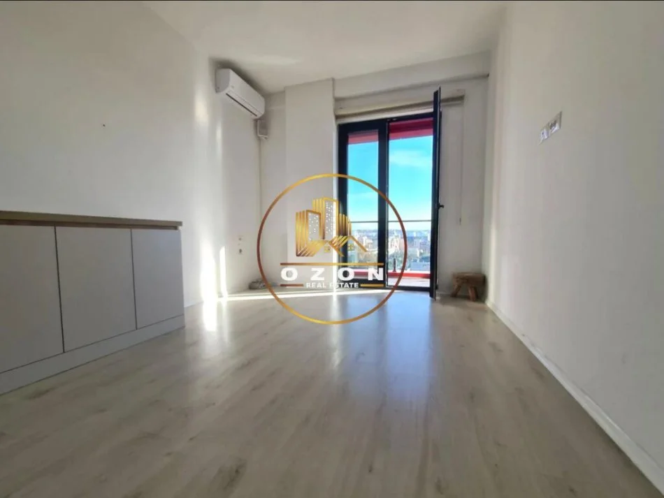 Tirane, jepet me qera apartament 3+1+Ballkon Kati 7, 125 m² 750 € (Rruga e Dibrës)