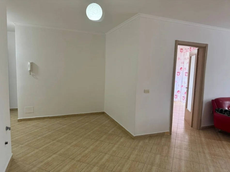 Tirane, shitet apartament 1+1 Kati 2, 80 m² 92.000 € (Fresk)