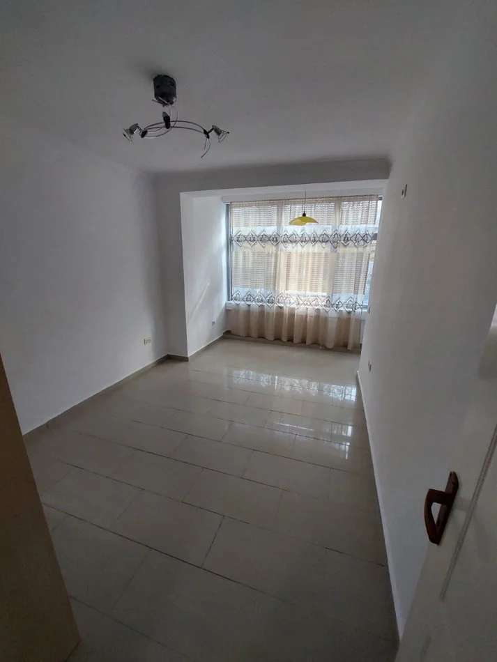 Tirane, shitet apartament 2+1 Kati 2, 75 m² 188.000 € (Rruga e Kavajes)