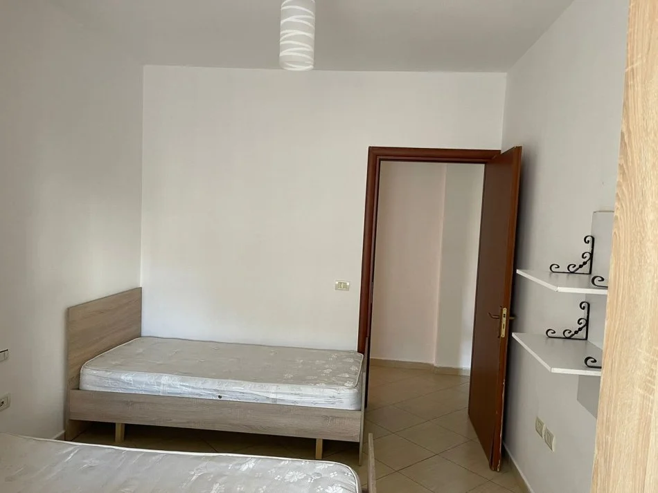 Tirane, jap me qera apartament 2+1+Ballkon Kati 2, 100 m² (Kodra e Diellit)