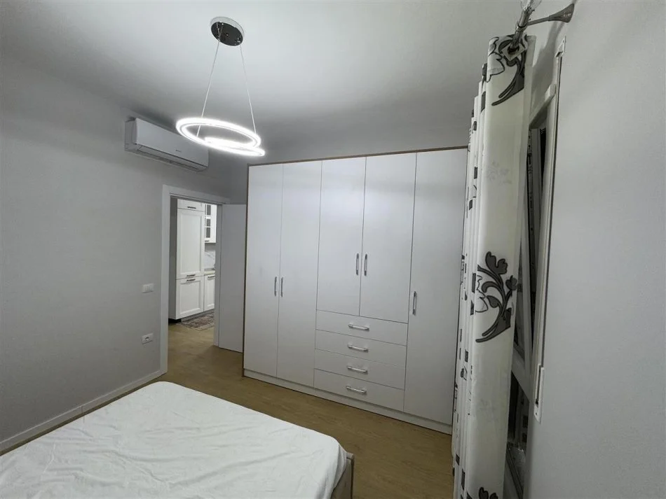 Tirane, jap me qera apartament 1+1+Ballkon Kati 5, 70 m² (Rruga Bardhyl, afer bar Oslo)