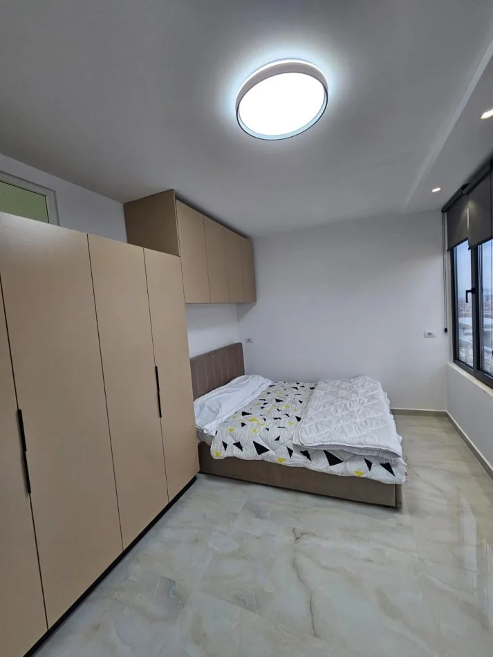 Tirane, jepet me qera apartament 1+1 Kati 6, 72 m² 480 € (Rruga 5 Maji)