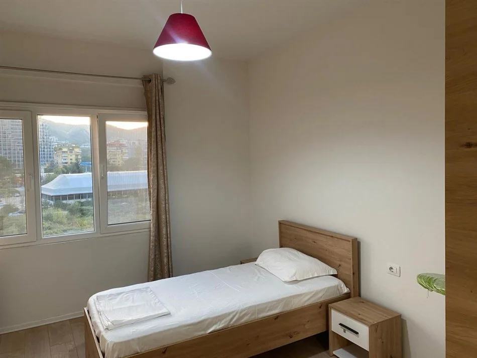 Tirane, jepet me qera apartament 2+1+Ballkon Kati 4, 100 m² 1.300 € (Liqeni, Rruga e Kosovareve)