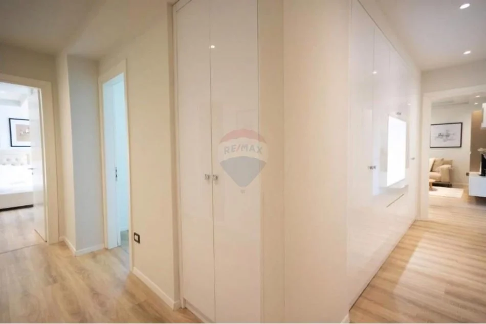 Tirane, jepet me qera apartament 2+1 Kati 4, 122 m² 1.500 € (Kompleksi Nobis)