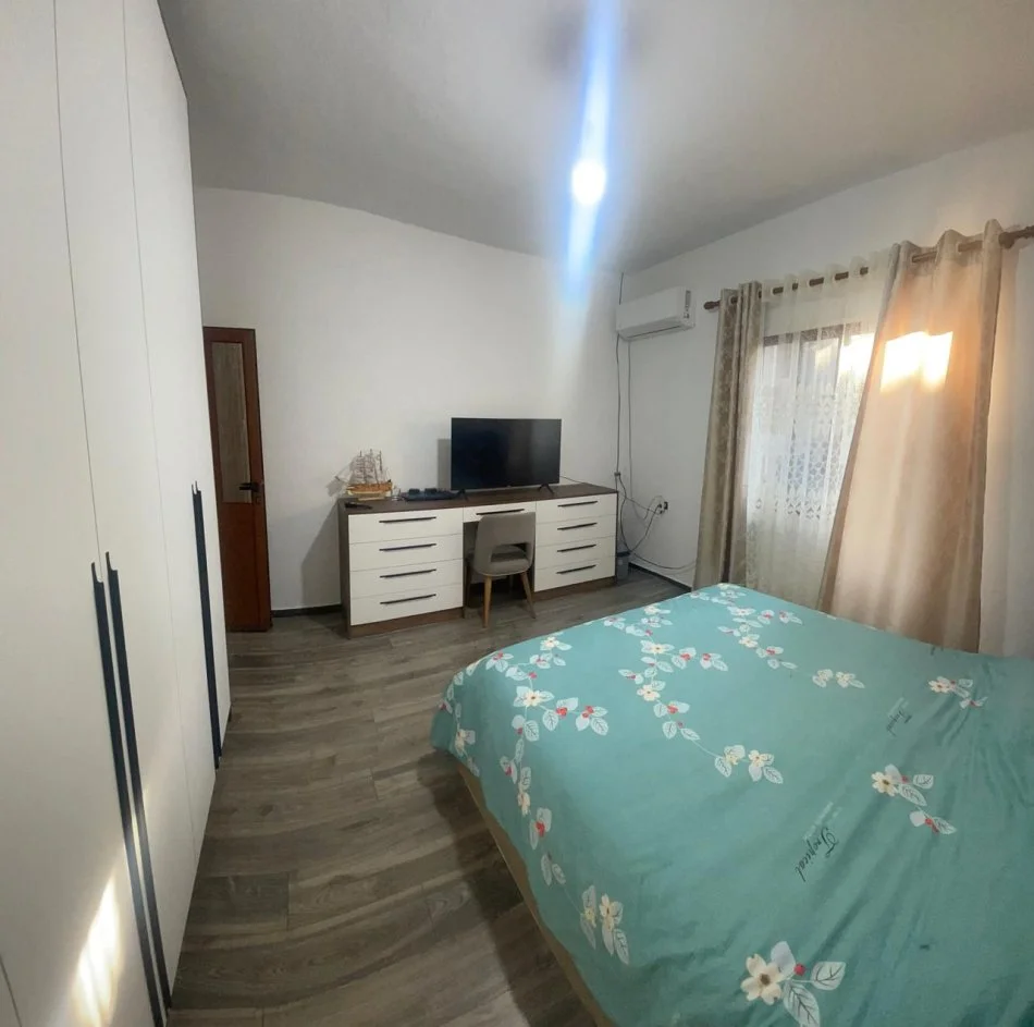 Tirane, jepet me qera Vile 2+1+Ballkon Kati 2, 90 m² 600 € (Jordan Misja)