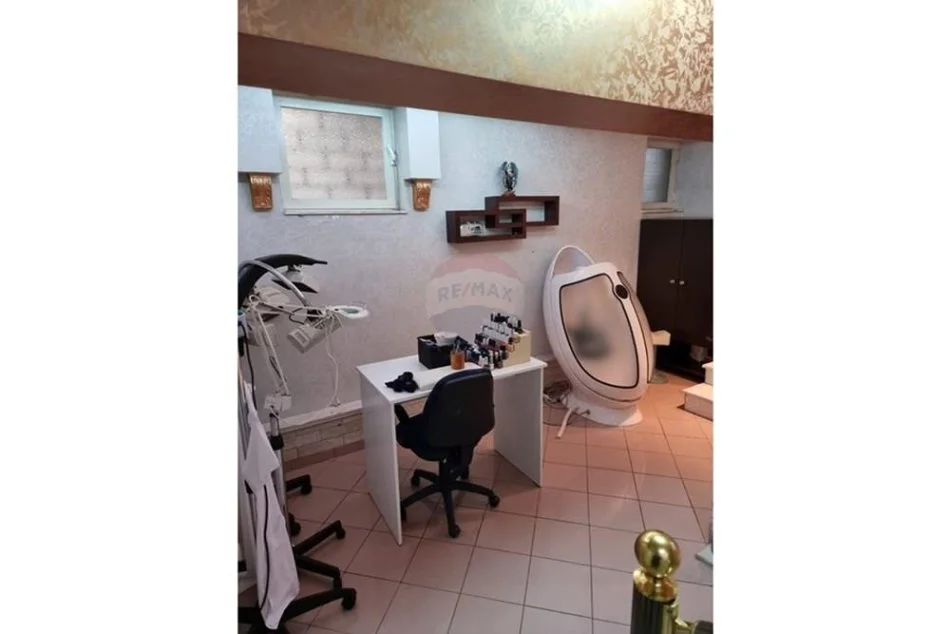 Tirane, shitet dyqan Kati 0, 148 m² 450.000 € (Rr. e Durresit)