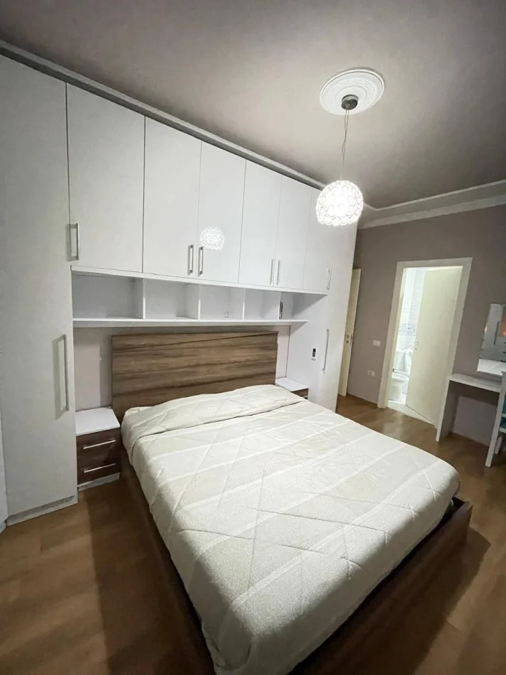 Tirane, jepet me qera apartament 2+1 Kati 2, 89 m² 750 € (Kompleksi FZ)