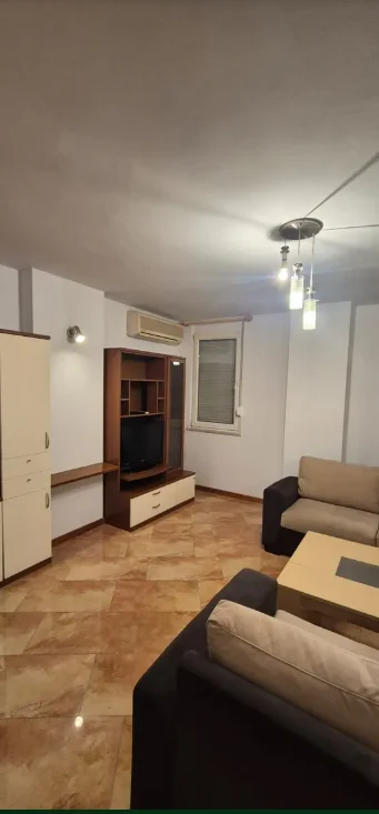 Tirane, jepet me qera apartament 3+1 Kati 3, 135 m² 1.100 € (Myslym Shyri)
