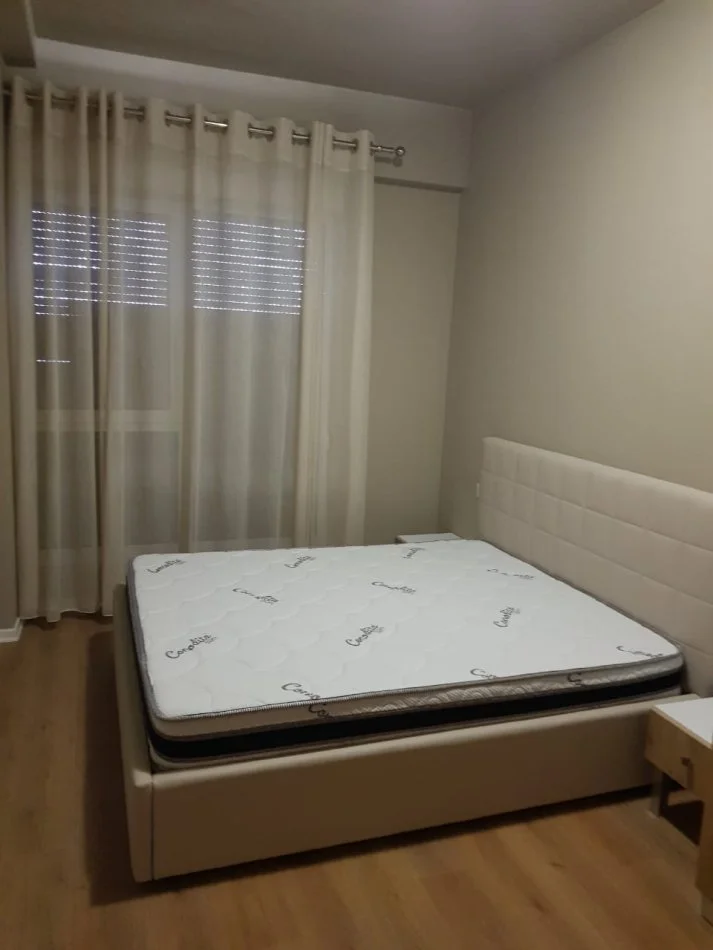 Tirane, jap me qera apartament 2+1+Ballkon Kati 5, 100 m² (21 Dhjetori, Kompleksi Kontakt) 70.000 Leke