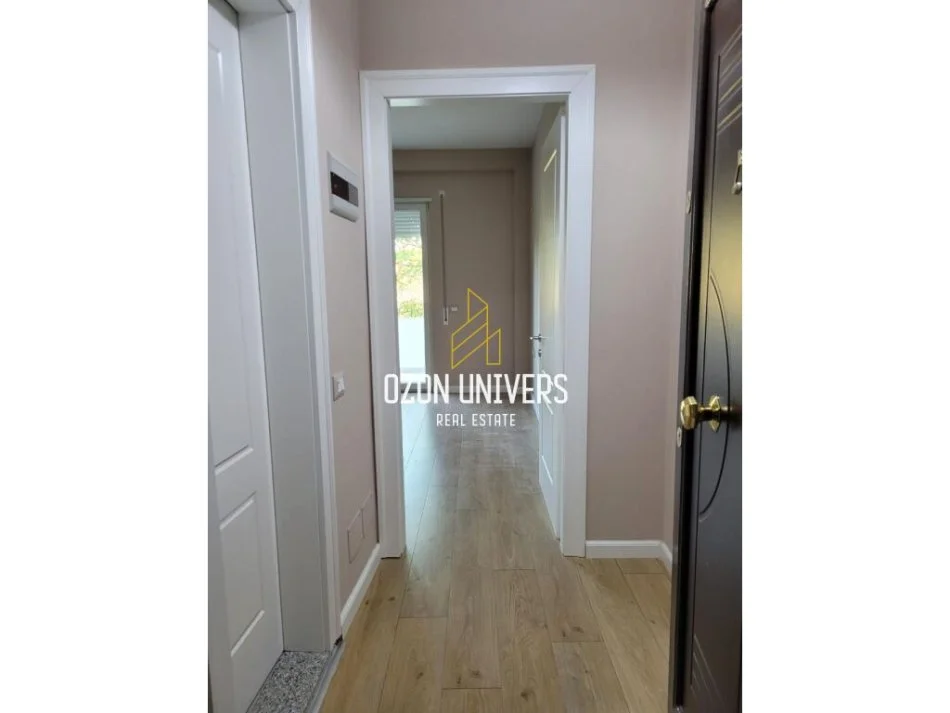 Tirane, jepet me qera apartament 1+1+Ballkon Kati 4, 400 m² 400 € (Kopshti Botanik)