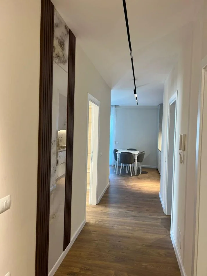 Tirane, jepet me qera apartament 2+1 Kati 3, 70 m² 1.200 € (Komuna e Parisit)